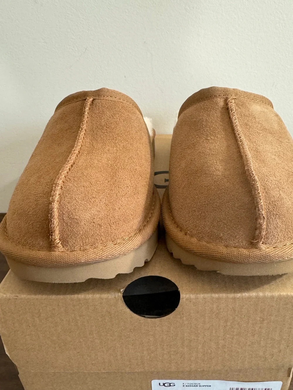 UGG Keegan Chestnut Suede Slide Slippers Shearling Kids Size 2M Cozy Comfort